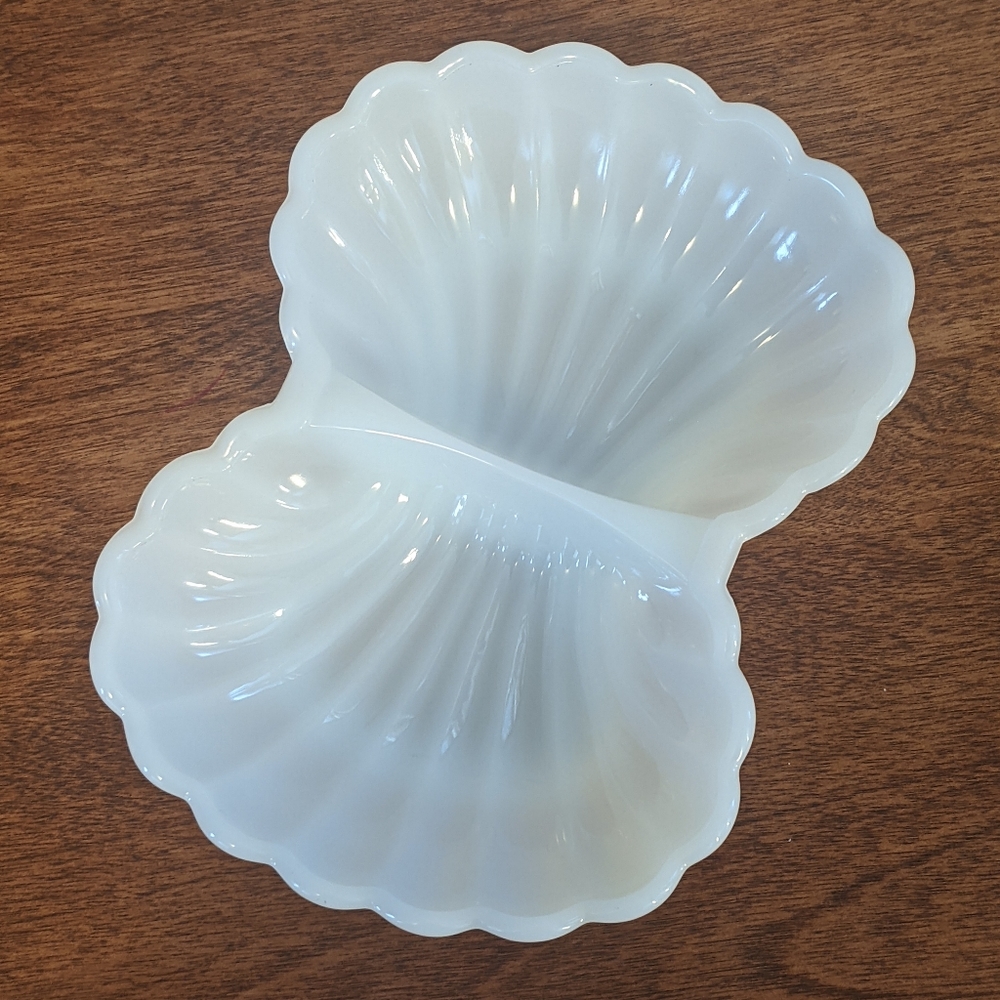 Avon / Milk Glass / Shell Dish